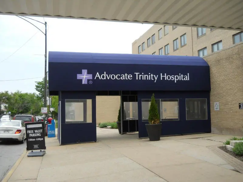walkway canopy leading into hospital
